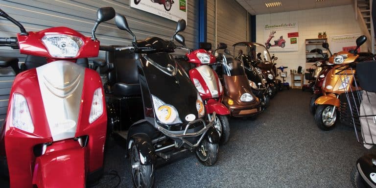 Wat is beter: een scootmobiel met 3 of 4 wielen?